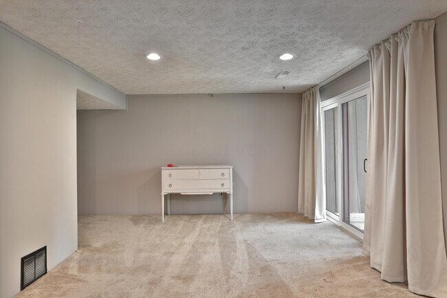 Building Photo - 4966 Wintersong Ln