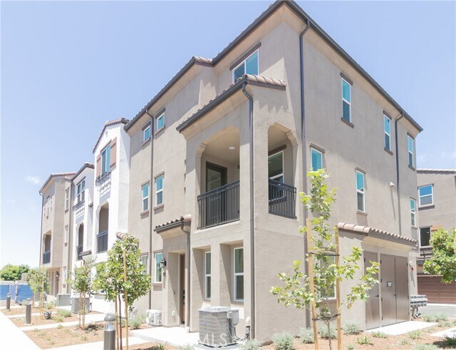 Building Photo - 2317 W Broadway