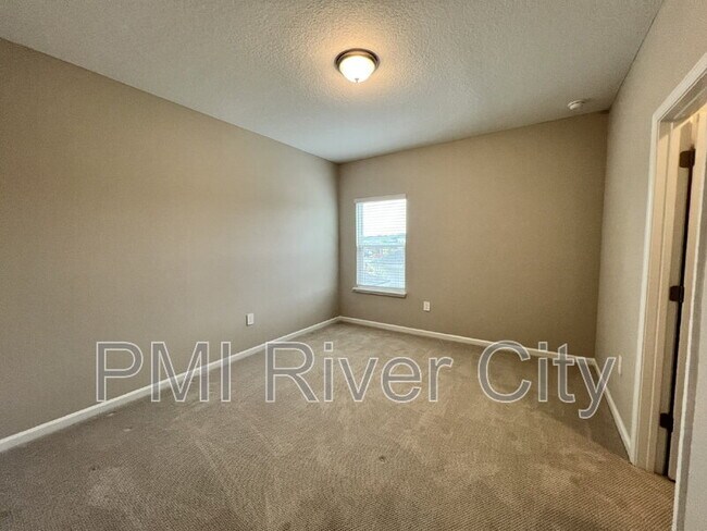 Building Photo - 125 Farmfield Dr