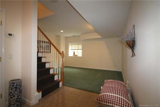 Building Photo - 49 Woodcrest Ln
