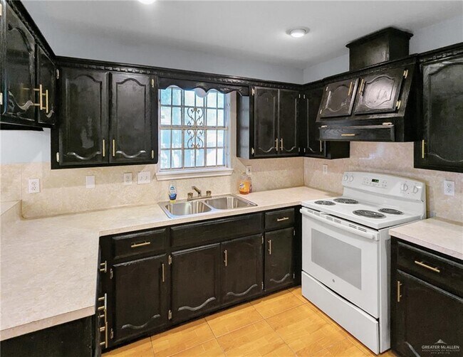 Building Photo - 30 N N Dakota St