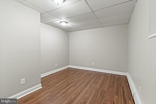 Building Photo - 307 Roxborough Ave