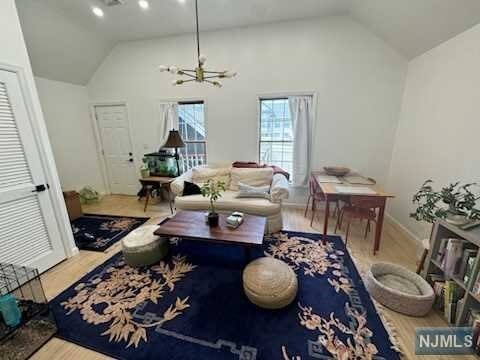 Building Photo - 19-23 W Main St