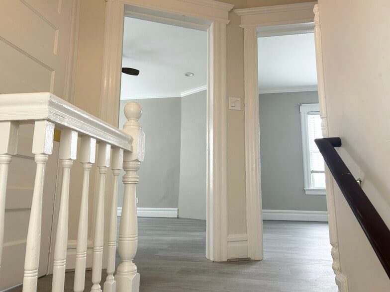 Top of entrance stairs - 10 Devon Ter