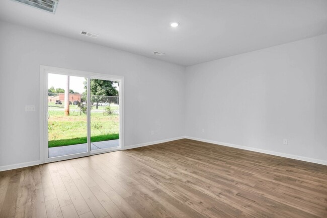 Building Photo - 719 Ashbrook Dr