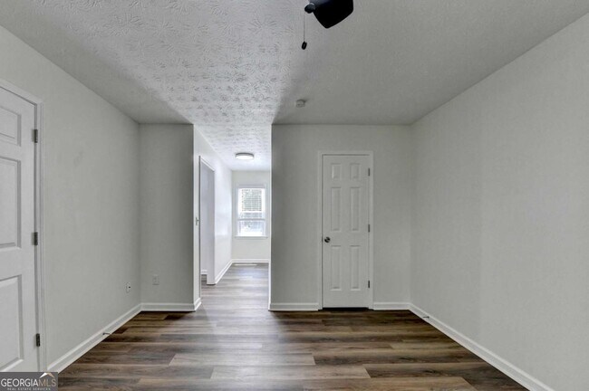 Building Photo - 1530 Plunketts Rd