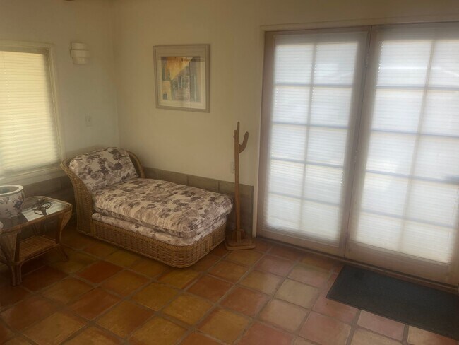 Building Photo - Scenic Hillside Living – Spacious 3 Bed, 2 Bath with Sweeping Views