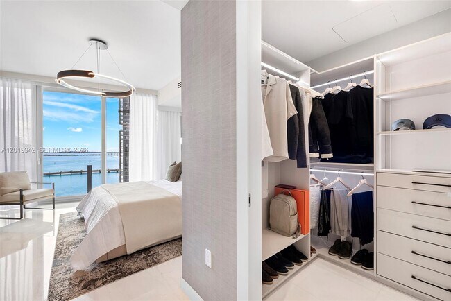 Building Photo - 300 Biscayne Blvd Way