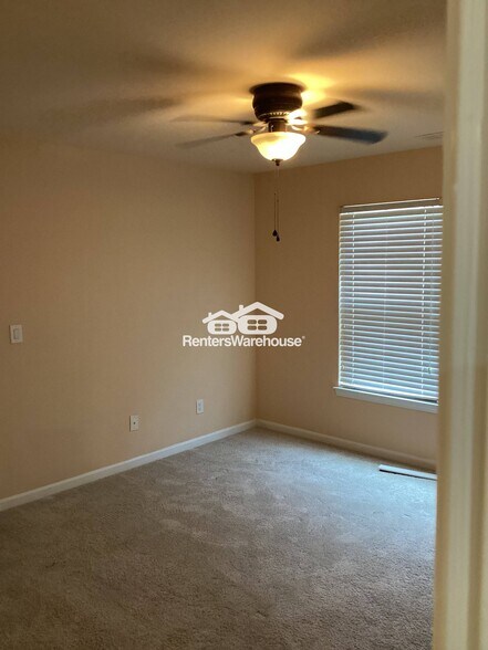 Building Photo - 4470 Hedgewood Dr