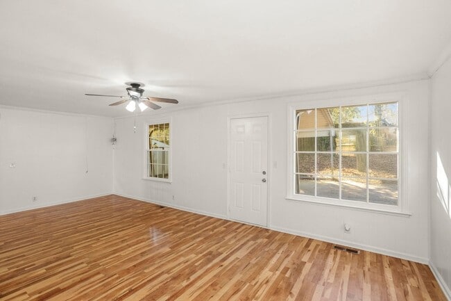 Building Photo - 5100 Colemont Dr