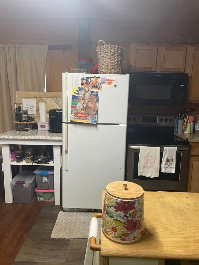 Building Photo - Beautiful 1Bedroom Bungalow next to Lake Hutchinson in Keystone Heights, FL