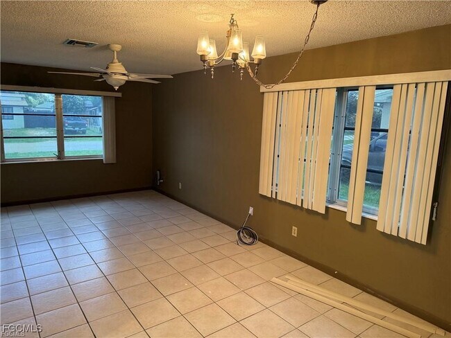 Building Photo - 406 Morgan Cir S