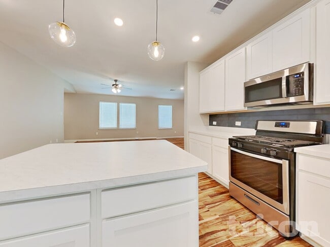 Building Photo - 6902 Scarlet Sagebrush St