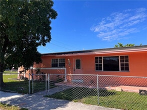 Building Photo - 5201 SW 19th St