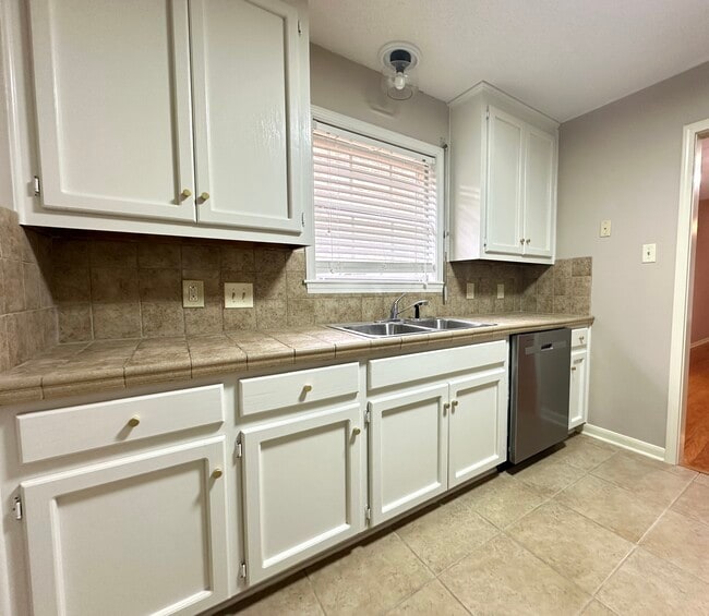 Building Photo - 304 S French Quarter Dr