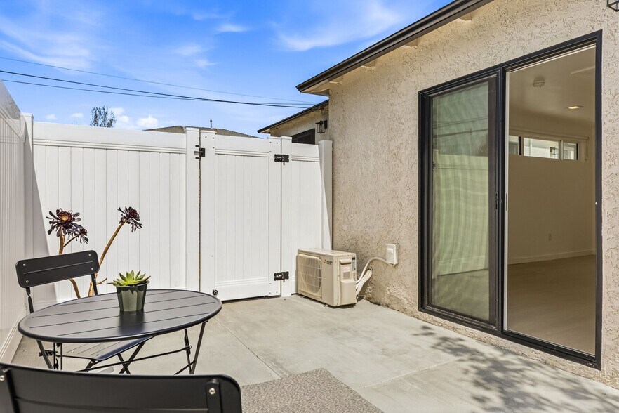 Building Photo - 6470 W 85th Pl