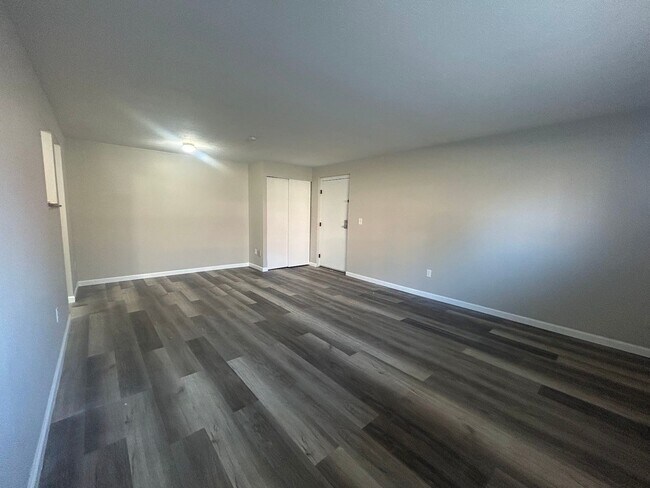 Interior Photo - 830 Nebraska Ave