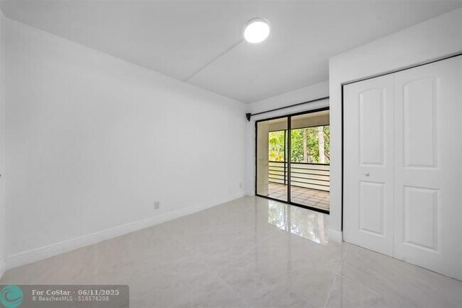 Building Photo - 2300 S Cypress Bend Dr