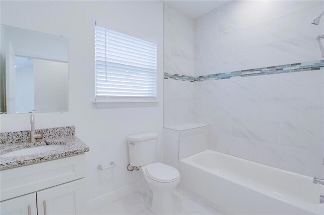 Building Photo - 2776 SW 142nd Ln