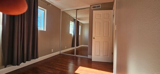 Building Photo - 2010 18th St