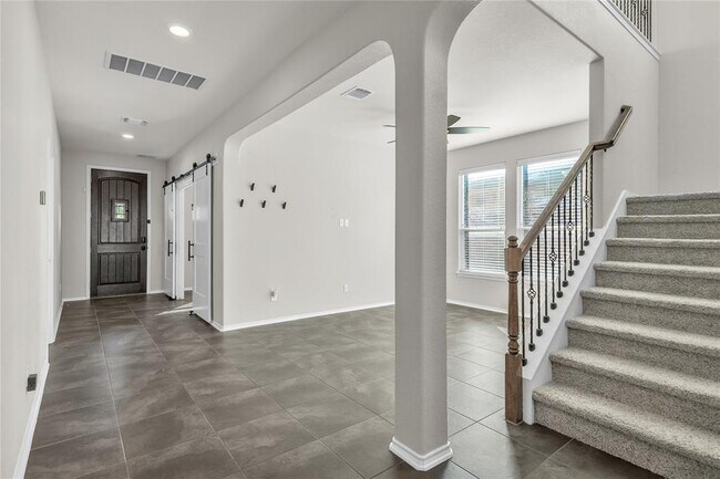 Building Photo - 709 Vaughn St