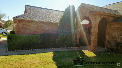 Building Photo - $2095 North Fort Worth! FRESH RENOVATIONS,...