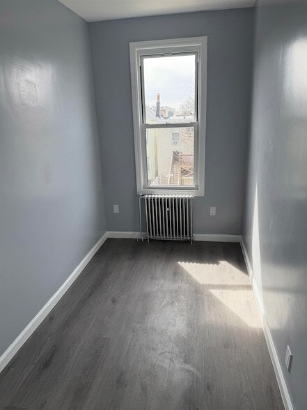 Building Photo - 419 4th St