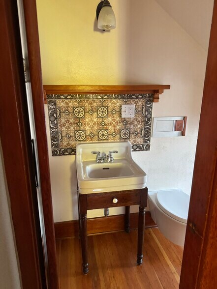 powder room - 1360 Granada Ave