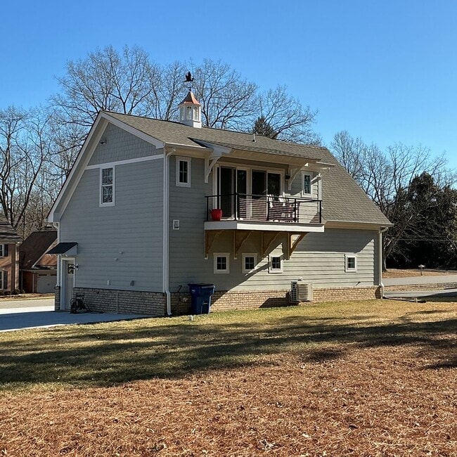 Building Photo - Perfect 1 Bedroom Fully Finished Apartment