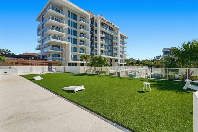 Building Photo - 920 N Osceola Ave