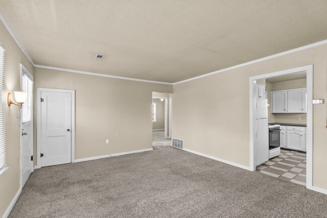 Building Photo - Updated Cozy 2 bedroom House