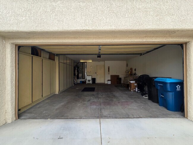 Building Photo - Fully Furnished single story 2 bed 2 bath ...