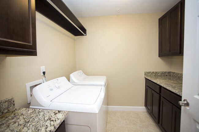 Building Photo - Beautiful One Bedroom Apartment in Fort Walton Beach!