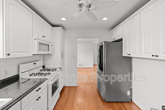 Building Photo - 1207 Brooke Dr