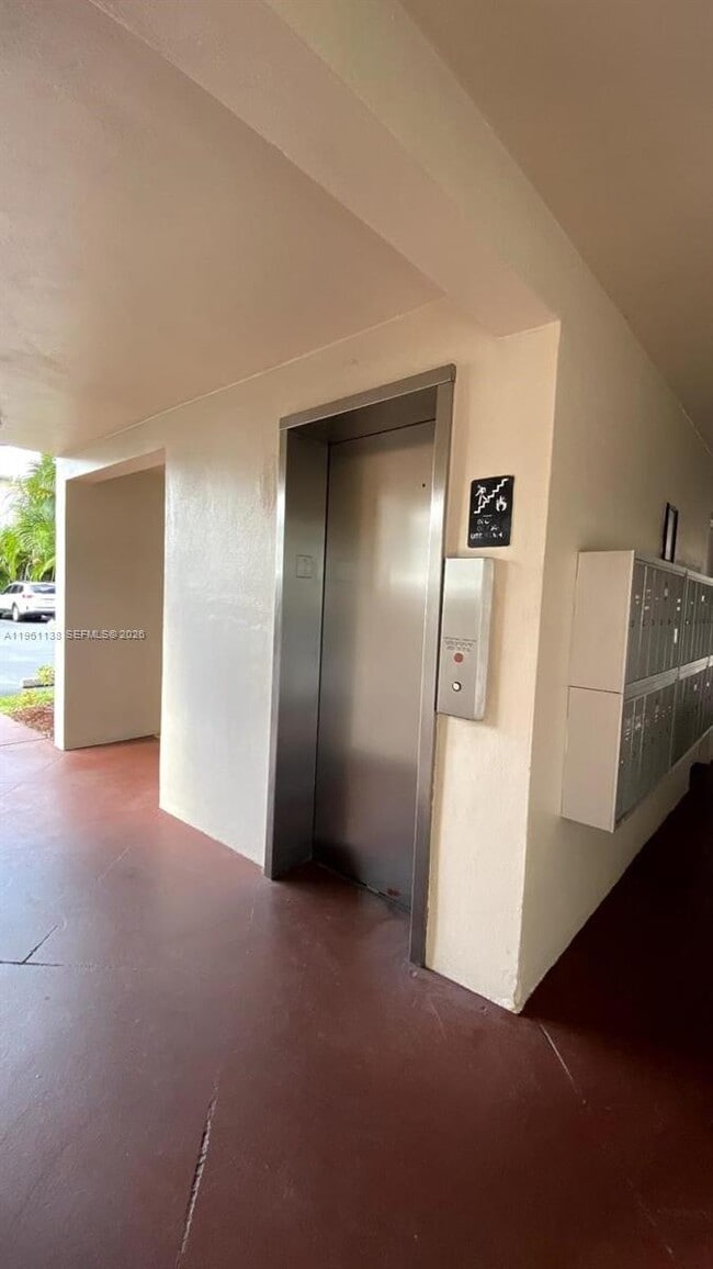 Building Photo - 2640 Garden Dr S