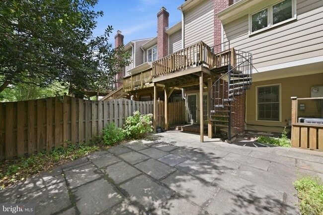 Building Photo - 2009 Gervais Dr