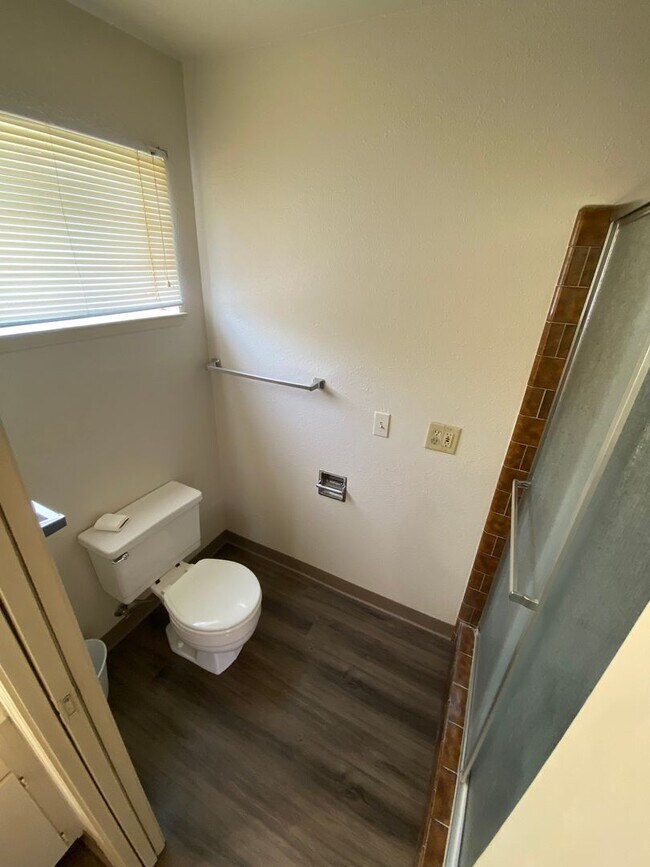 Building Photo - Charming Home for rent in Exeter, Ca