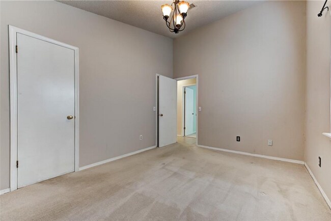 Building Photo - Charming 2-Bedroom, 1-Bathroom Home in Pea...