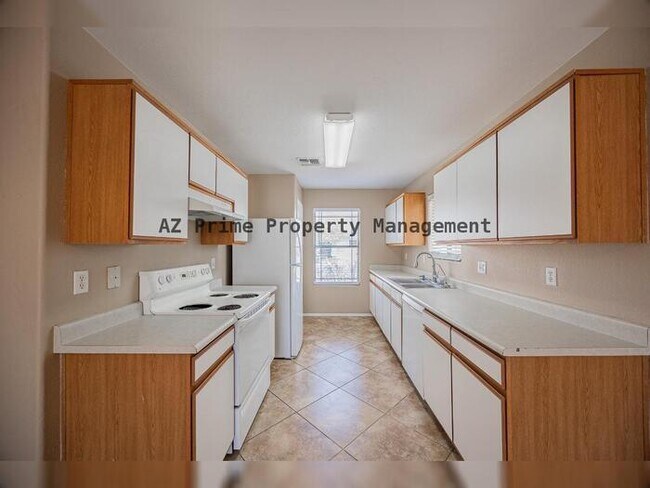 Building Photo - 6413 W Elwood St