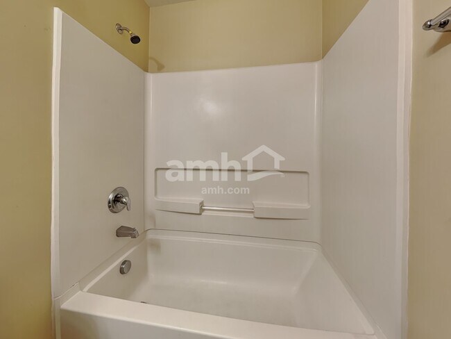 Building Photo - 117 Roseberry Cir