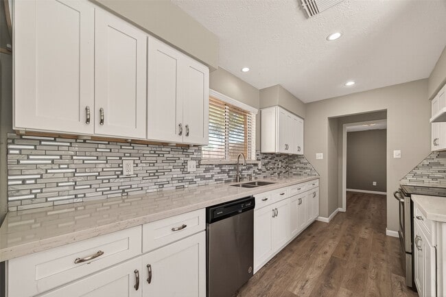 Building Photo - 17043 Coachmaker Dr