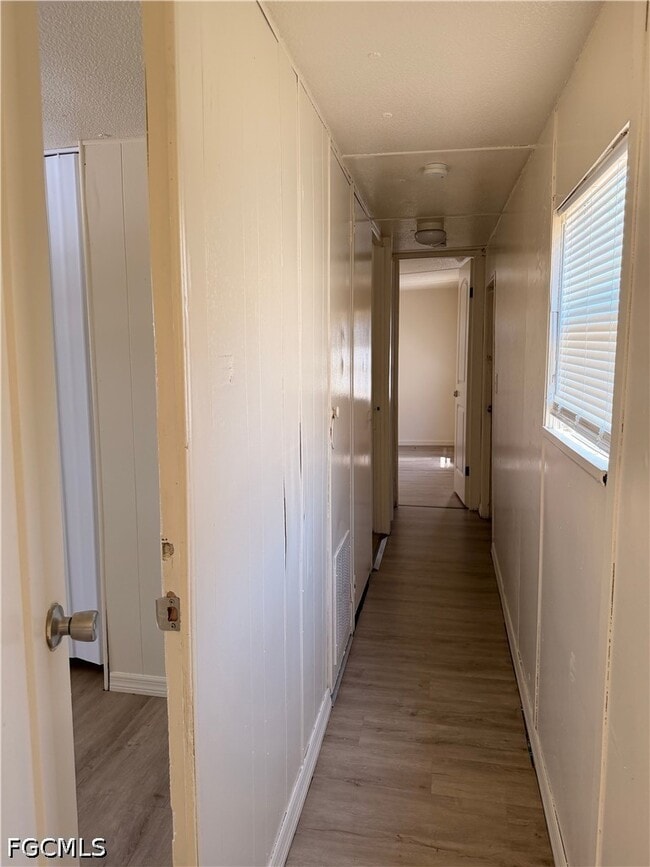 Building Photo - 8205 Suncoast Dr