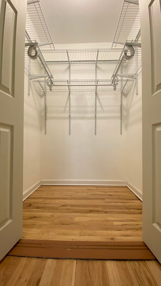 Walk-in Closet - 3268 37th St