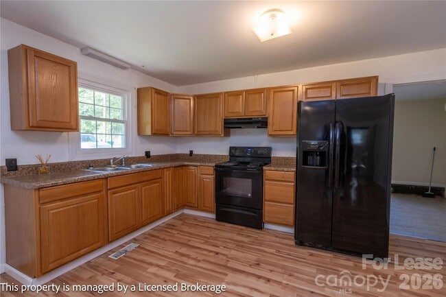 Building Photo - 234 Poplin St