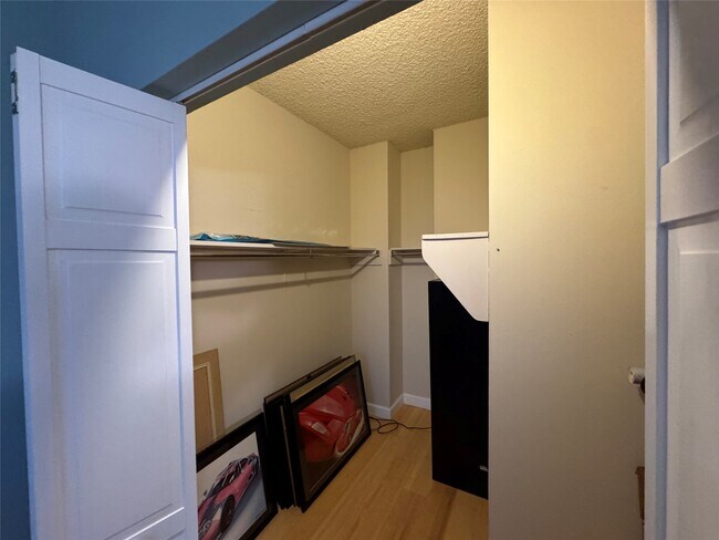 Building Photo - 5150 Hidalgo St