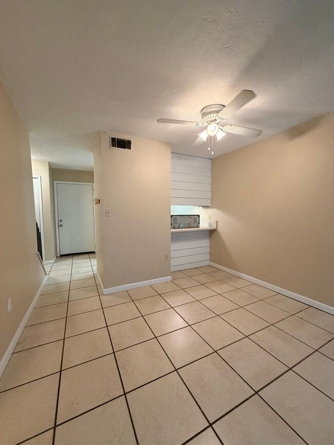 Building Photo - 3705 Aksarben Dr