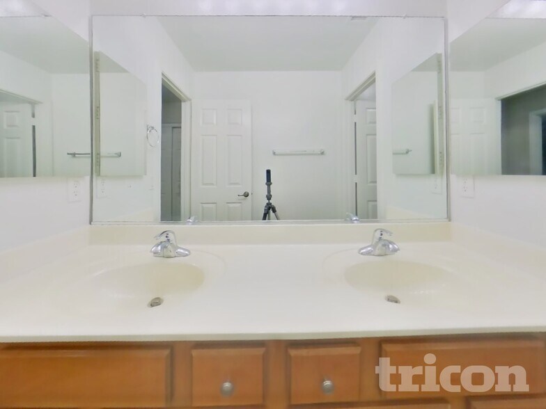 Building Photo - 15034 N 146th Ln