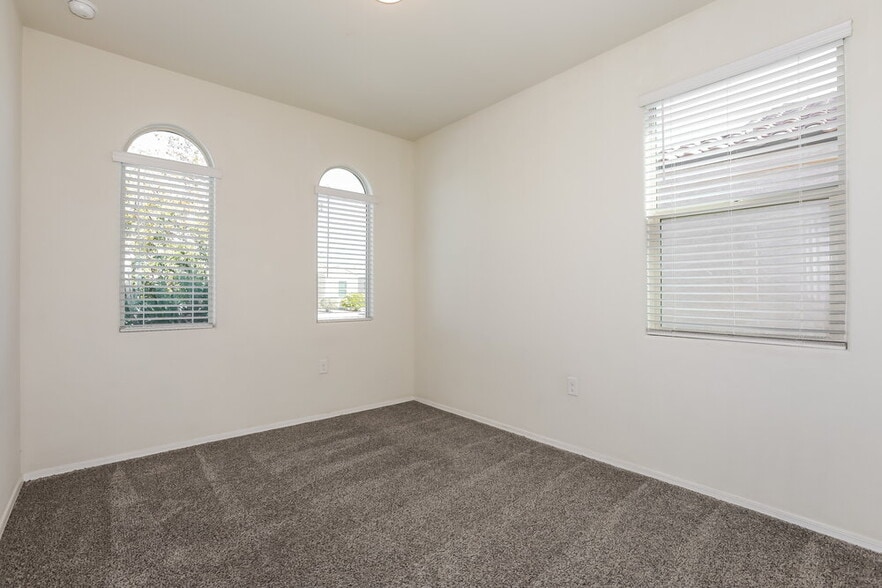 Building Photo - 4859 E Rhodium Dr