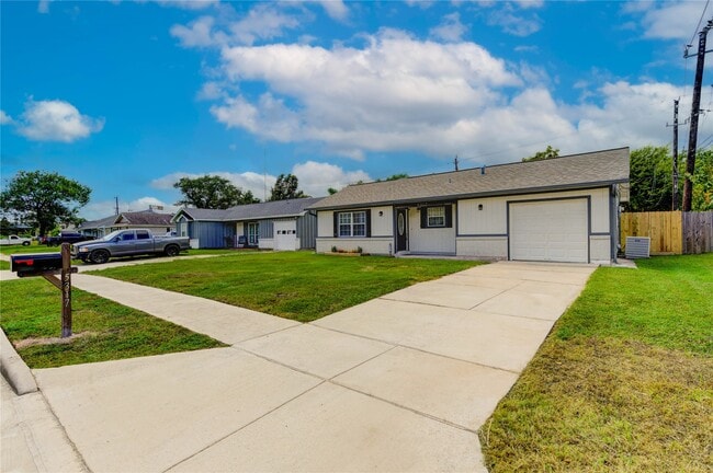 Building Photo - 5317 Crestmont St