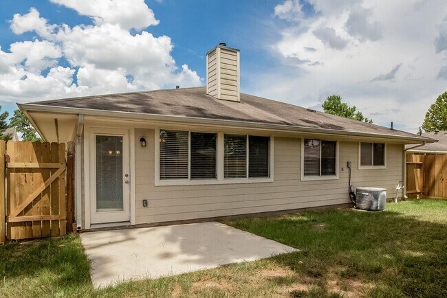 Building Photo - 422 Laurel Timbers Dr